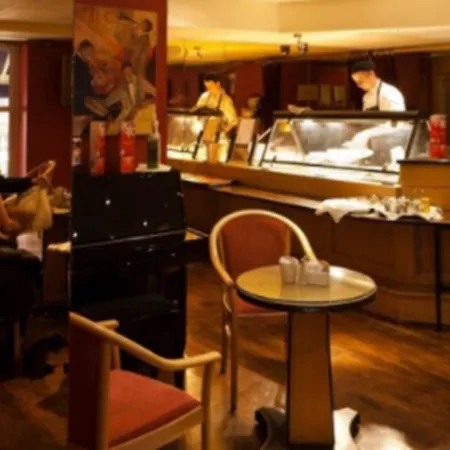 Pery's Otel Limerick Junction