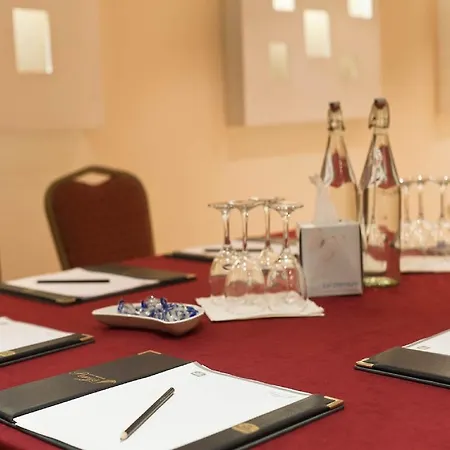 Pery's Hotel 3*