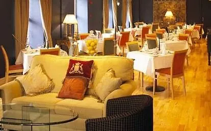 Hotel Pery's