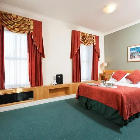 Pery's Hotel 3*